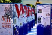 Wystawa na rynku „VII wieków Warki” otwarta!, foto nr 6, Starostwo Powiatowe w Grójcu